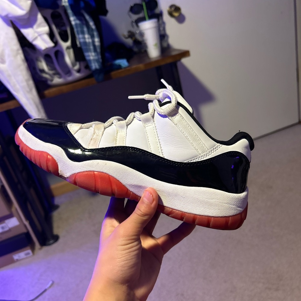 Jordan 11 low concord